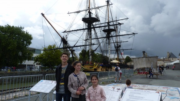 devant l'Hermione